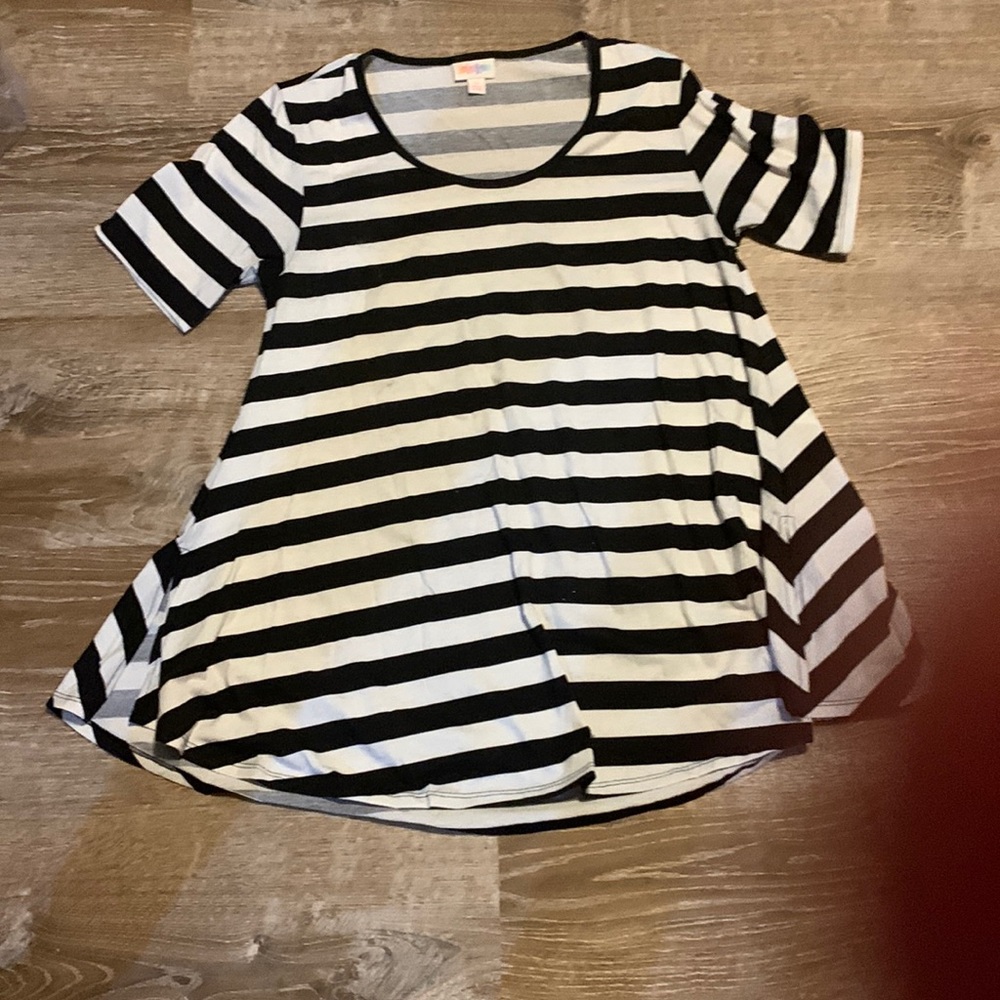 Lularoe women’s small black and white striped shirt